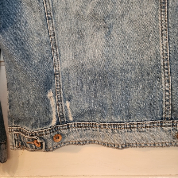 Old Navy Women’s Jean Jacket, Distressed Classic Denim, 100% Cotton EUC Sz Med - Picture 7 of 14